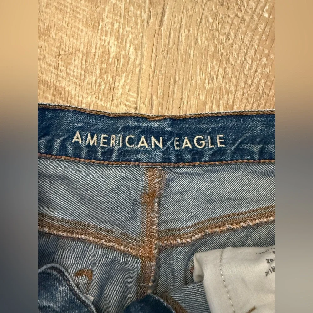 American Eagle Blue Relaxed Mom Jeans 4L - Picture 3 of 9